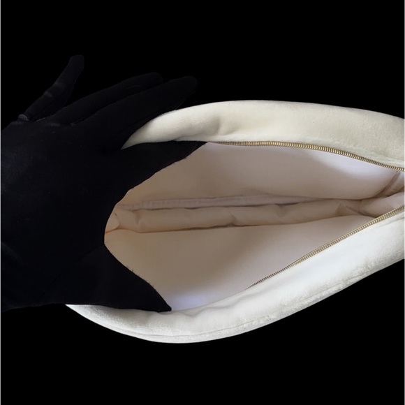 Chanel White Skincare Pouch - Picture 4 of 4